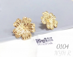 Wholesale luxury flower stud earrings are fashionable jewelry for women