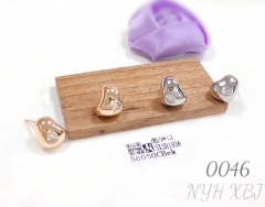 A plus-size heart shape with a zircon earring