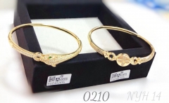 Fashionable copper bracelet inlaid with cubic zirconia