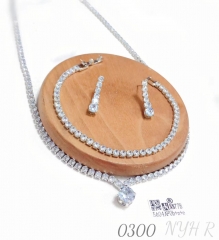 Luxury set of zircon teardrop pendant earrings and bracelet