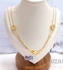 Four-leaf clover necklace with Instagram-worthy design.