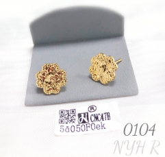 Vintage-style exquisite earrings are perfect for a wedding.