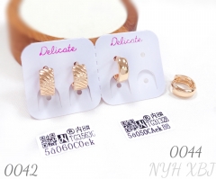 Simple and versatile champagne gold hoop earrings