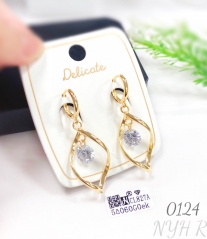 Simple gold-plated openwork twisted zircon pendant earrings