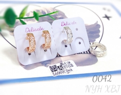 Hollowed-out heart-shaped champagne gold earrings