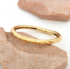 Embossed Dragon Pattern Hinged Bangle