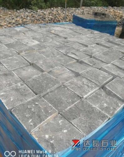 Zhangpu Black Basalt Cube Stone Natural and Saw Cutting Finish Way