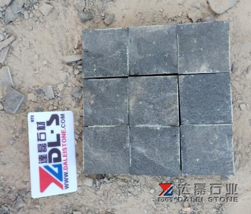 Zhangpu Black Basalt Cube Stone Natural and Saw Cutting Finish Way