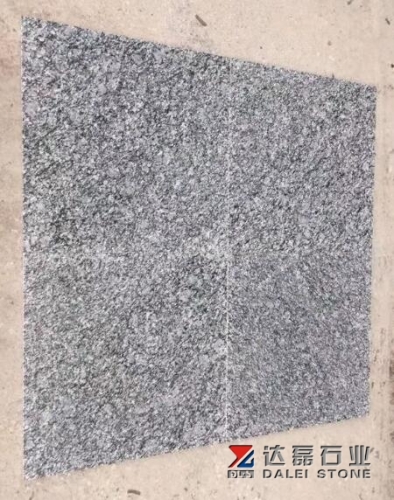 China Spray White Granite Tiles Polished