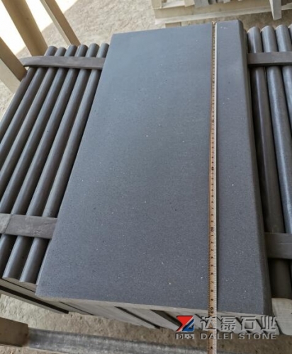 Hainan Black Basalt Coping Tiles Honed Finish Way