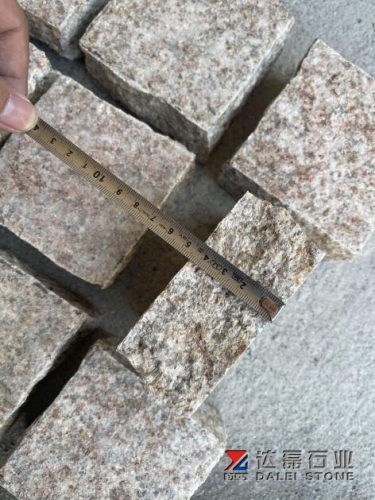 Yellow Rusty G682 Cube Stone Top Flamed Rest Natural Split