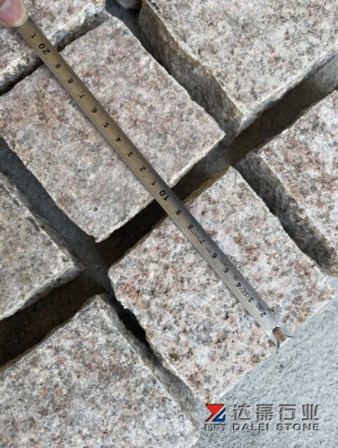 Yellow Rusty G682 Cube Stone Top Flamed Rest Natural Split
