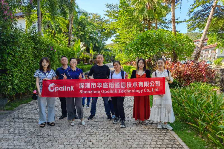 Un colega del Ministerio de Comercio Exterior de Turismo de Hainan