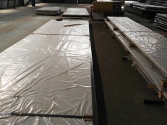 Extra-grade stainless steel plate