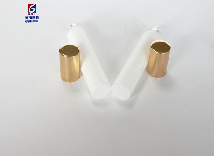 8ML White thin-wall spraying process roller bottle