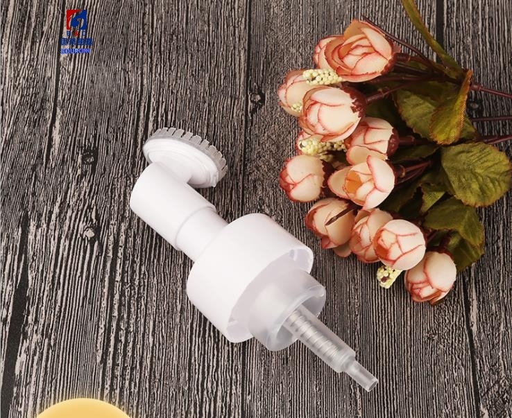 Facial pump with silicone brush