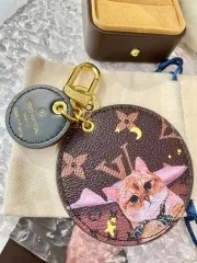 Stainless steel jewelry LV keychain