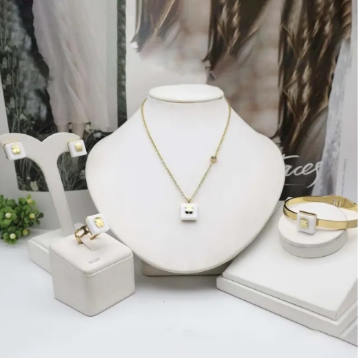 Stainless steel jewelry necklace Bracelet ring Earrings Wholesale