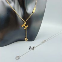 Fashionable stainless steel necklaces for women