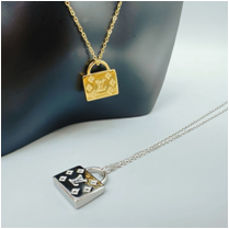 Fashionable stainless steel necklaces for women