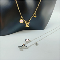 Fashionable stainless steel necklaces for women