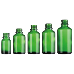 Бесплатные образцы доступны в бутылке эфирного масла из зеленого стекла