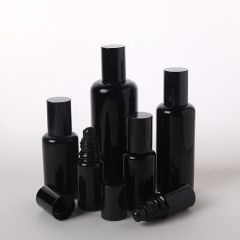5 - 100 ml光学バイオレットガラスエッセンシャルオイルは、ローラーボールと黒キャップでボトルをロールバックする