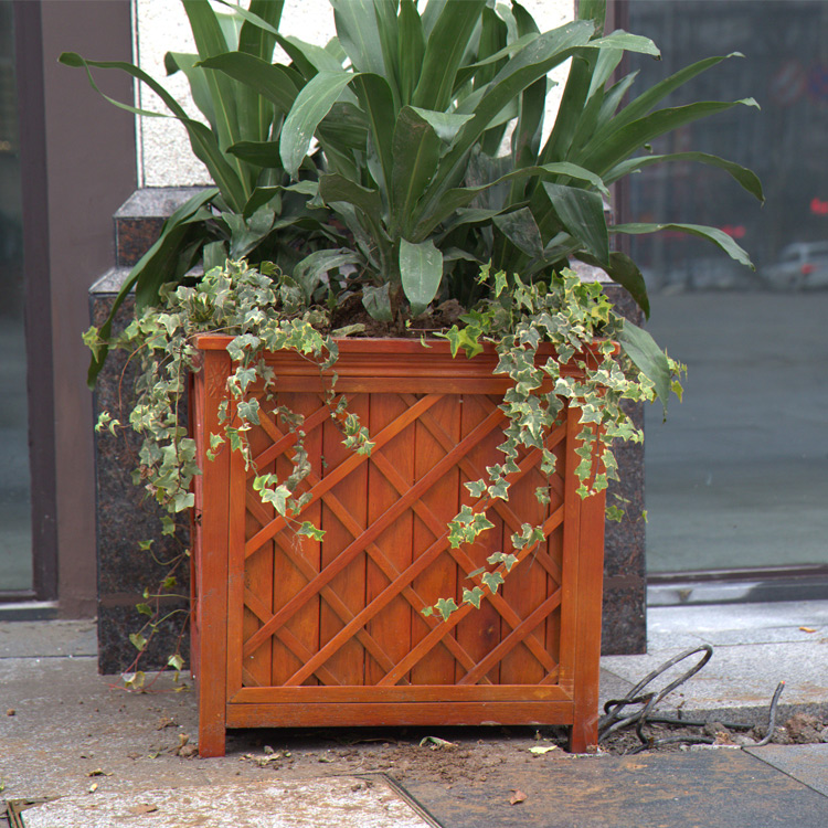The difference between carbonized anti-corrosion wood flower boxes and ordinary anti-corrosion wood flower boxes