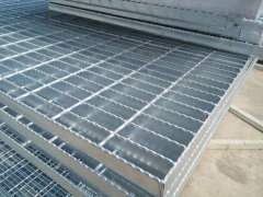 Toothed steel grating