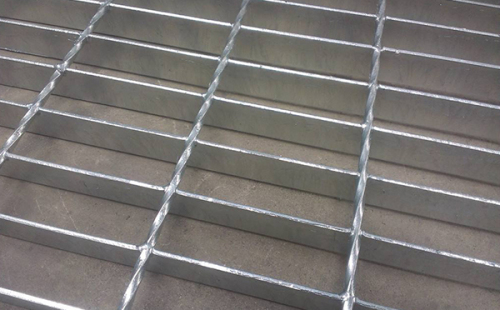 Pressure lock steel grating