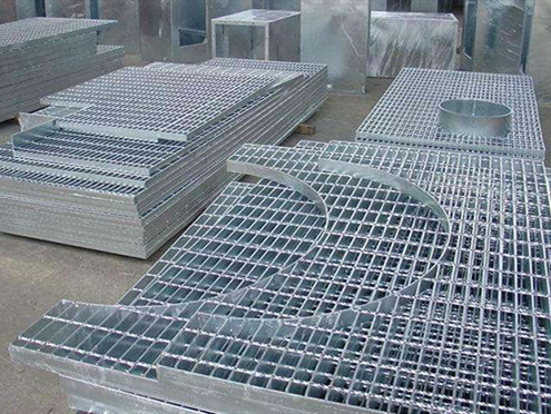 Irregular steel grating