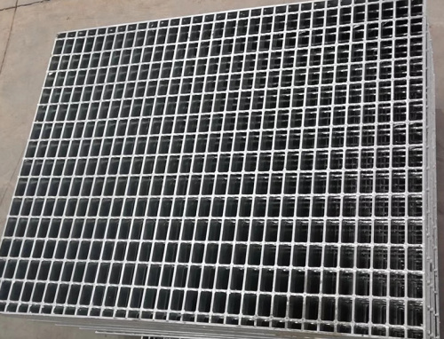 Pressure welded steel grating