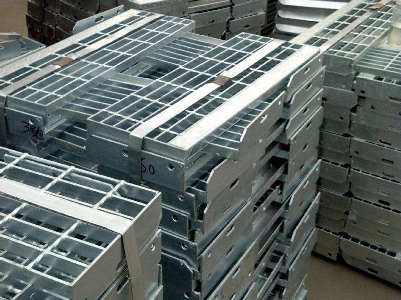 Step steel grating