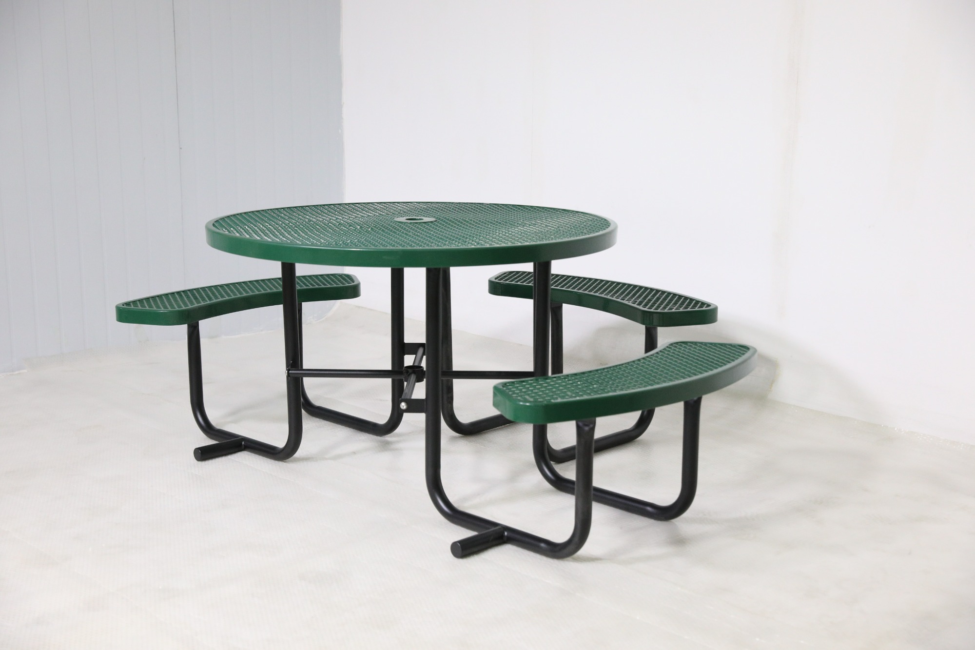 Round metal disabled picnic table with umbrella hole