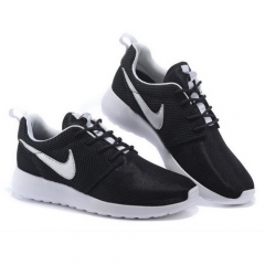 Nike Roshe Run Black White