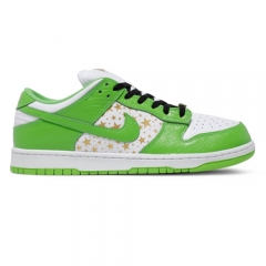 Authentic Supreme x Nike SB Dunk Low Mean Green