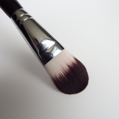 Liquid Foundation / Makeup Brush