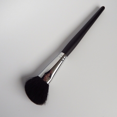Blush Brush for highlighting bronzing contouring suitable for creams and powders vegan friendly