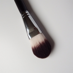 Liquid Foundation / Makeup Brush