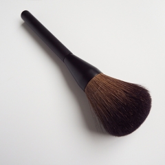 Blush Brush for highlighting bronzing contouring suitable for creams and powders vegan friendly