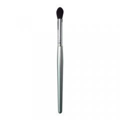eyeshadow blending brush