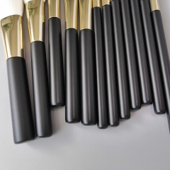 12pcs Professional Makeup Brushes with Black Wooden Handle and natural white Bristles with a cosmetic bag