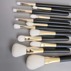 12pcs Professional Makeup Brushes with Black Wooden Handle and natural white Bristles with a cosmetic bag