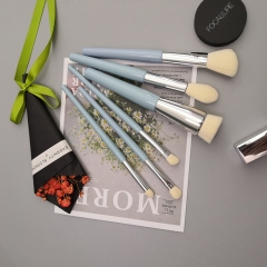 Angular brush style costom logo makeup brush