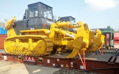 MAFAL delivered SD32 crawler bulldozer and XCMG XS203J vibratory roller to Indonesia