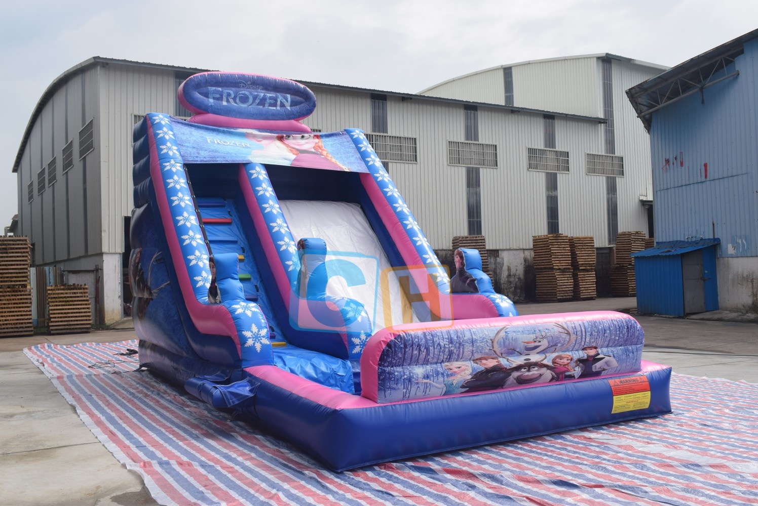 Pool slide inflatable