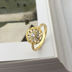 خاتم فضة عيار 925 ذهبي بالزركون الشفاف شكل هندسي