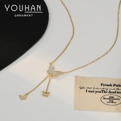 قلادة نسائية مطلية ذهب تصميم شكل فراشة مزينة بالزاركون