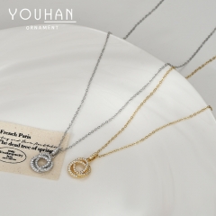 قلادة نسائية مطلية ذهب ستايل كوري مزينة بالزاركون