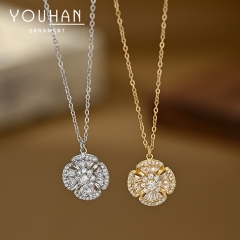 قلادة نسائية مطلية ذهب تصميم شكل وردة مزينة بالزاركون